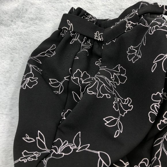 Reitmans | Tie Front B&W Floral Ankle Pants (s 8) - Picture 4 of 4